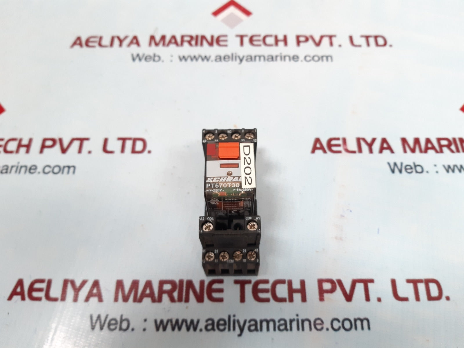Schrack pt570t30 relay with pt78704 base