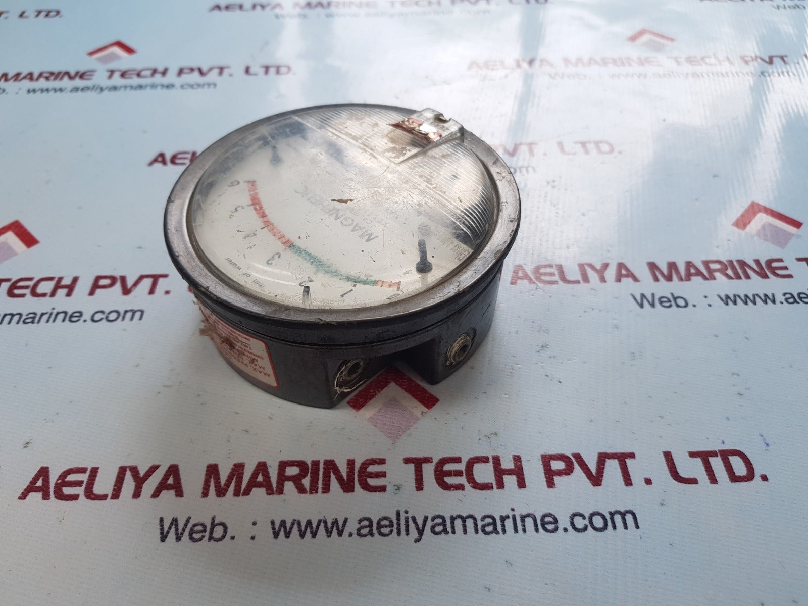 Magnehelic 2000-6mm calibrated differential pressure gauge