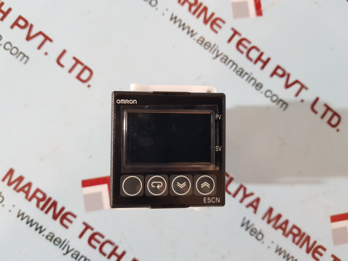 Omron e5cn-r2t temperature controller 100-240vac