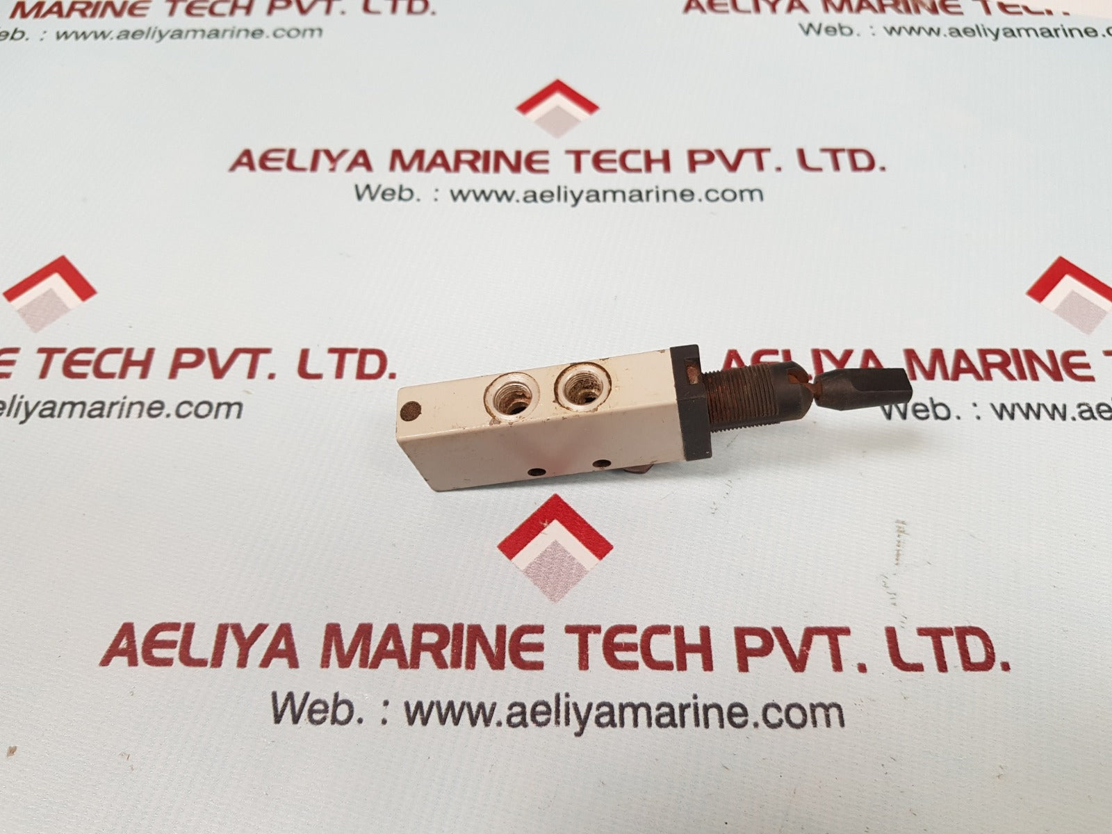 Camozzi 358-990 directional valve