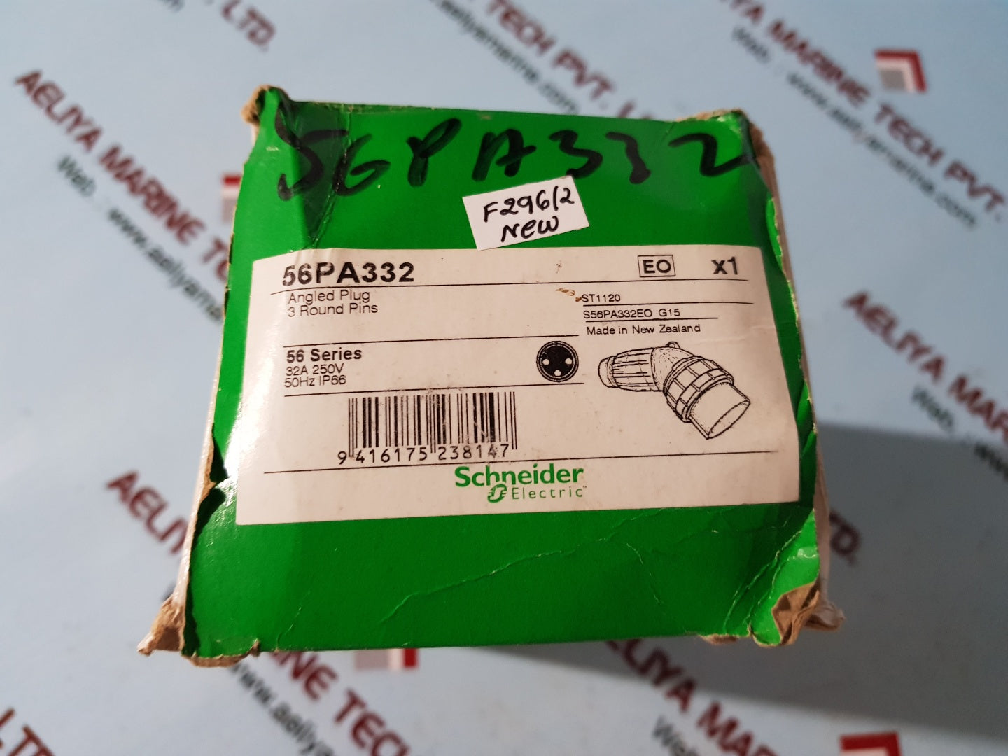 Schneider electric 56pa332 angled plug