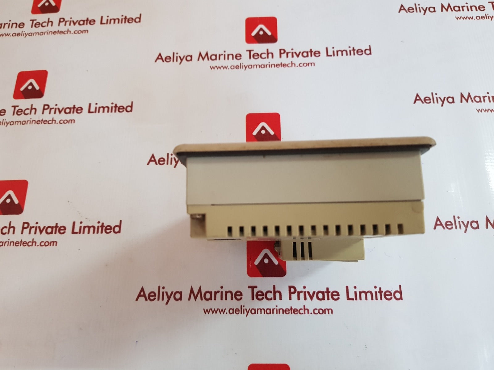 Omron nt21-st121-e interactive display