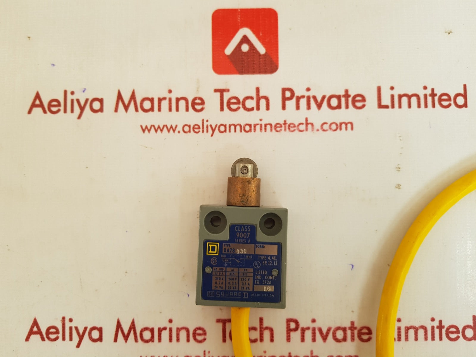 Square d 9007 xa7303d enclosed reed switch