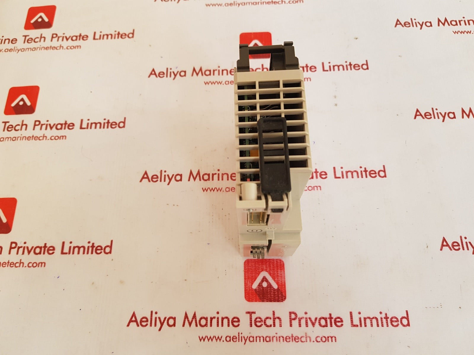 Schneider electric as-bdap-216n output module