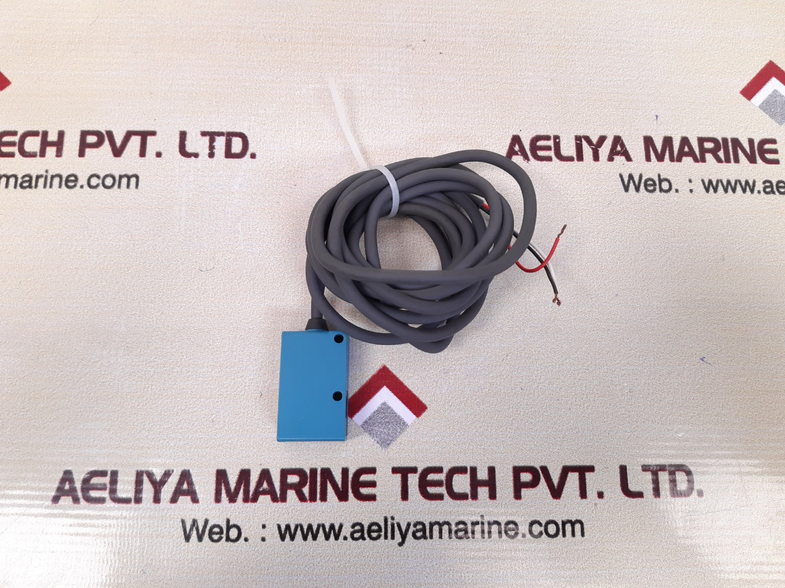 Yamatake honeywell fe7b-tb6vgr photo sensor
