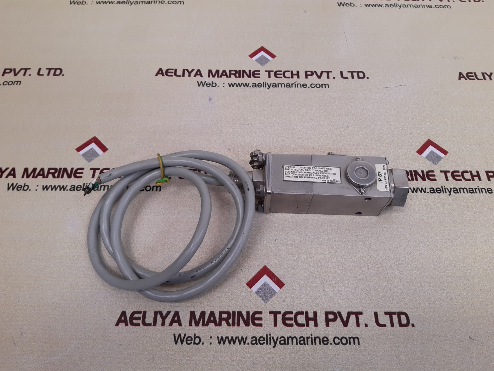 Custom control sensors 6905gze12-7042 series pressure switch