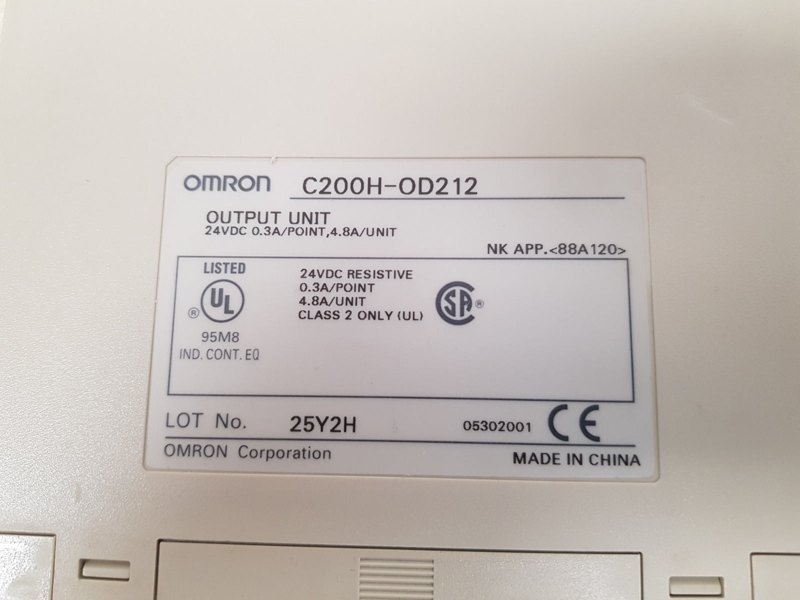Omron c200h-od212 output unit
