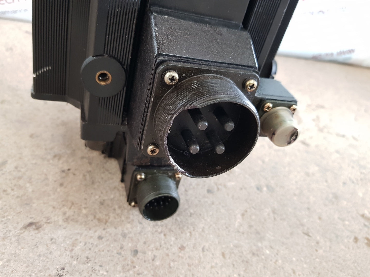 Yaskawa electric sgms-1aa2b-nk11 ac servo motor for part