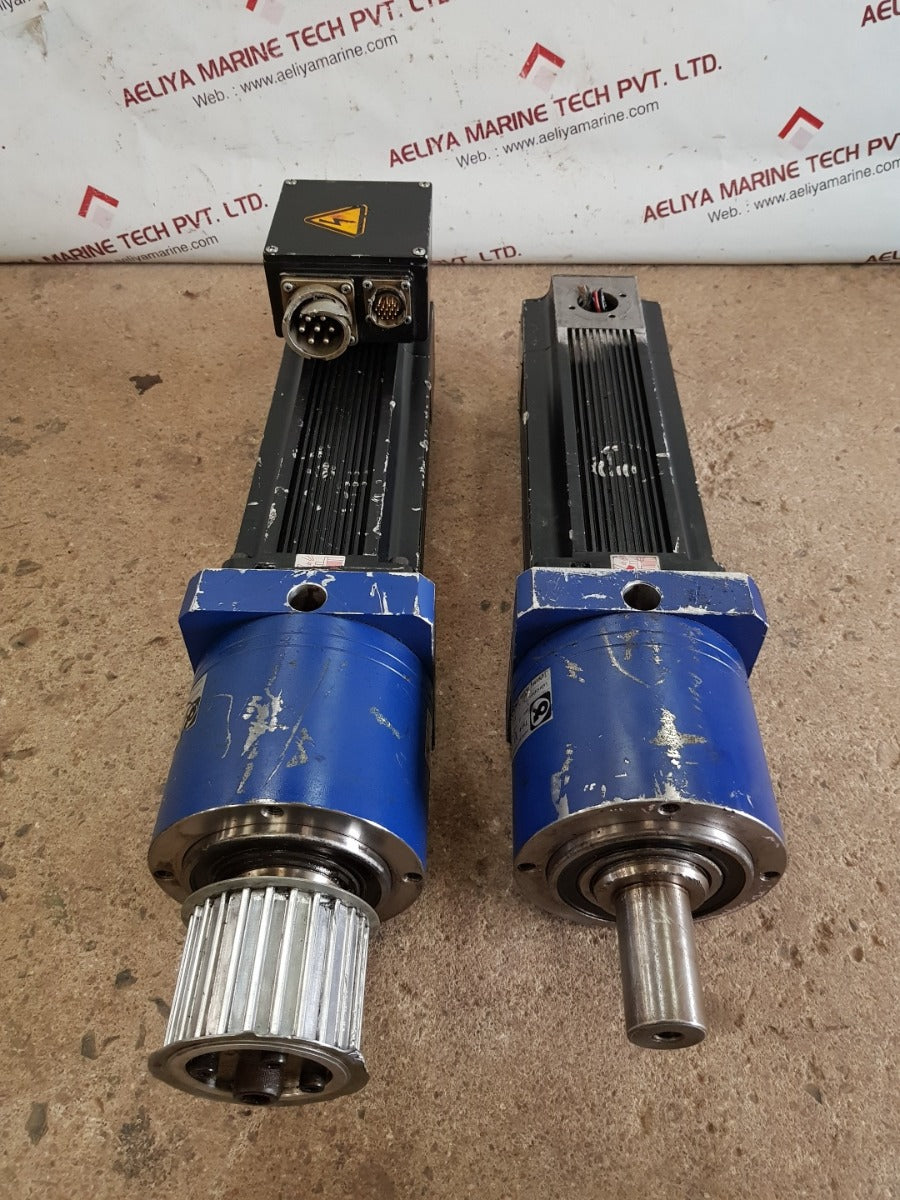 Moog t-1-v8-045-17-00-03 servomotor with alpha lp 120-m01-10-111-000 gear reducer
