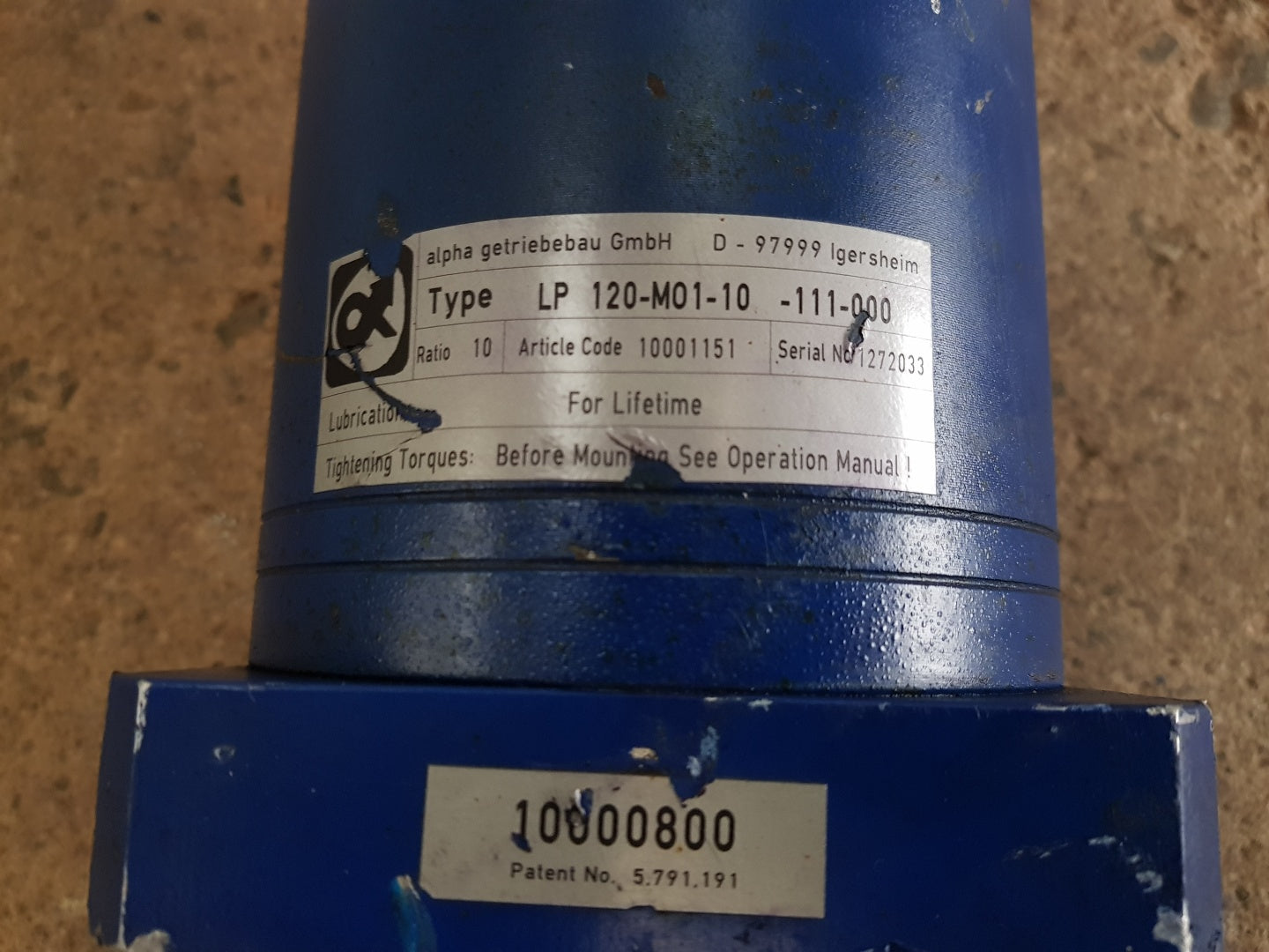 Moog t-1-v8-045-17-00-03 servomotor with alpha lp 120-m01-10-111-000 gear reducer