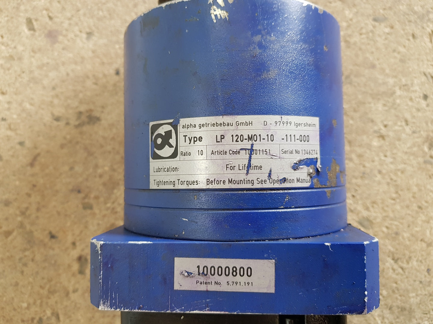 Moog t-1-v8-045-17-00-03 servomotor with alpha lp 120-m01-10-111-000 reducer