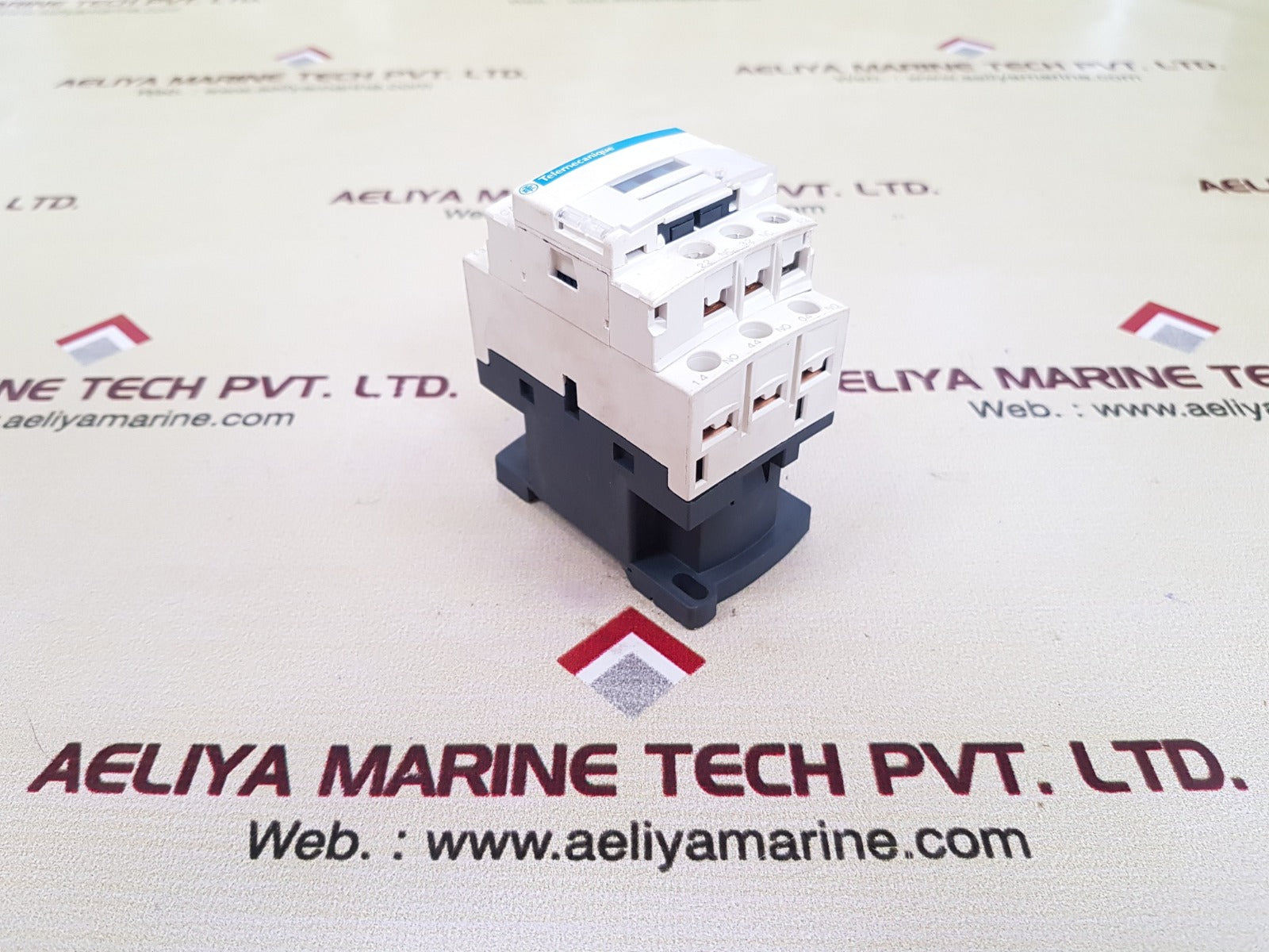 Telemecanique cad32f7 control relay