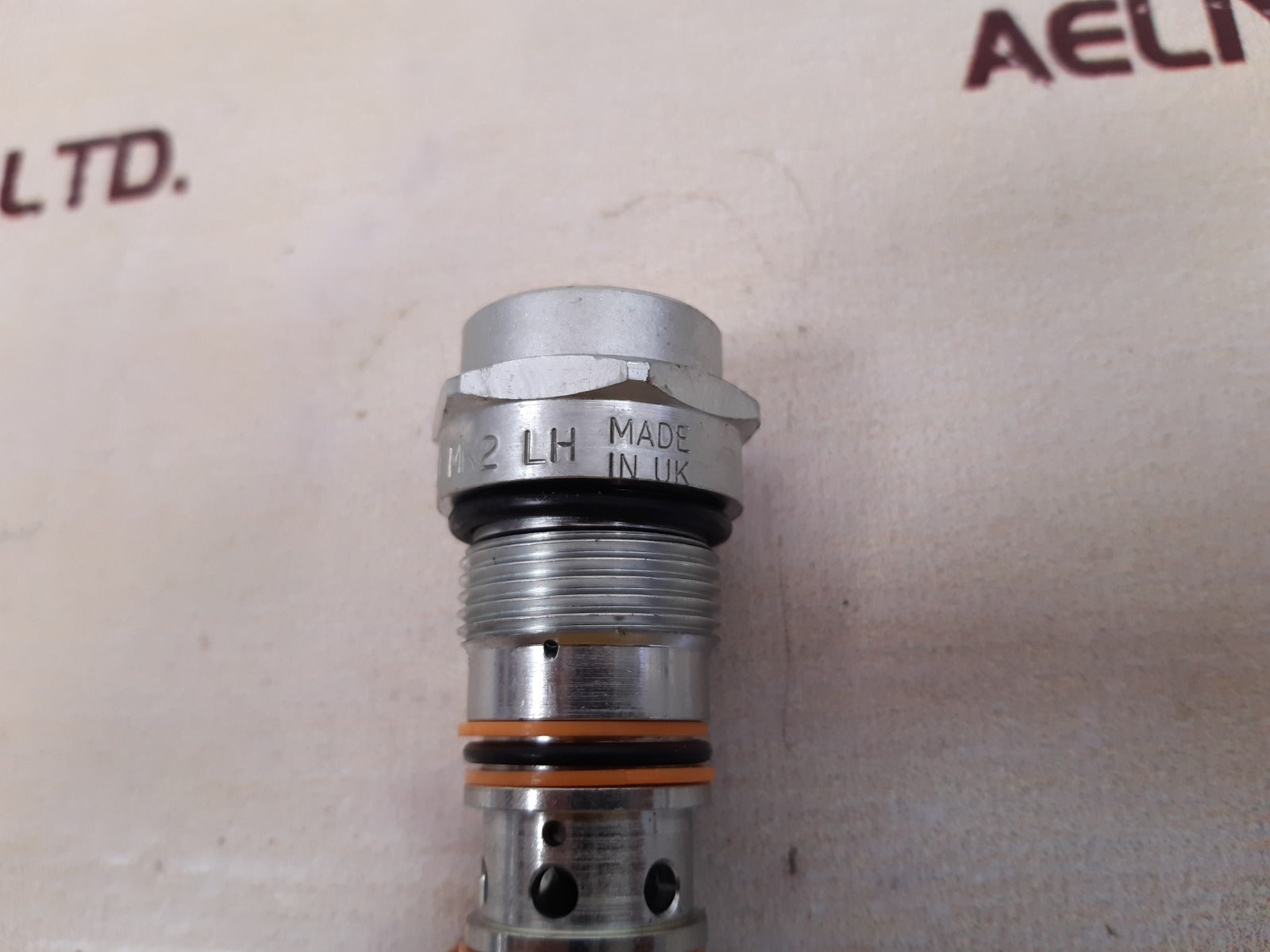 D4a040n pilot operated check valve