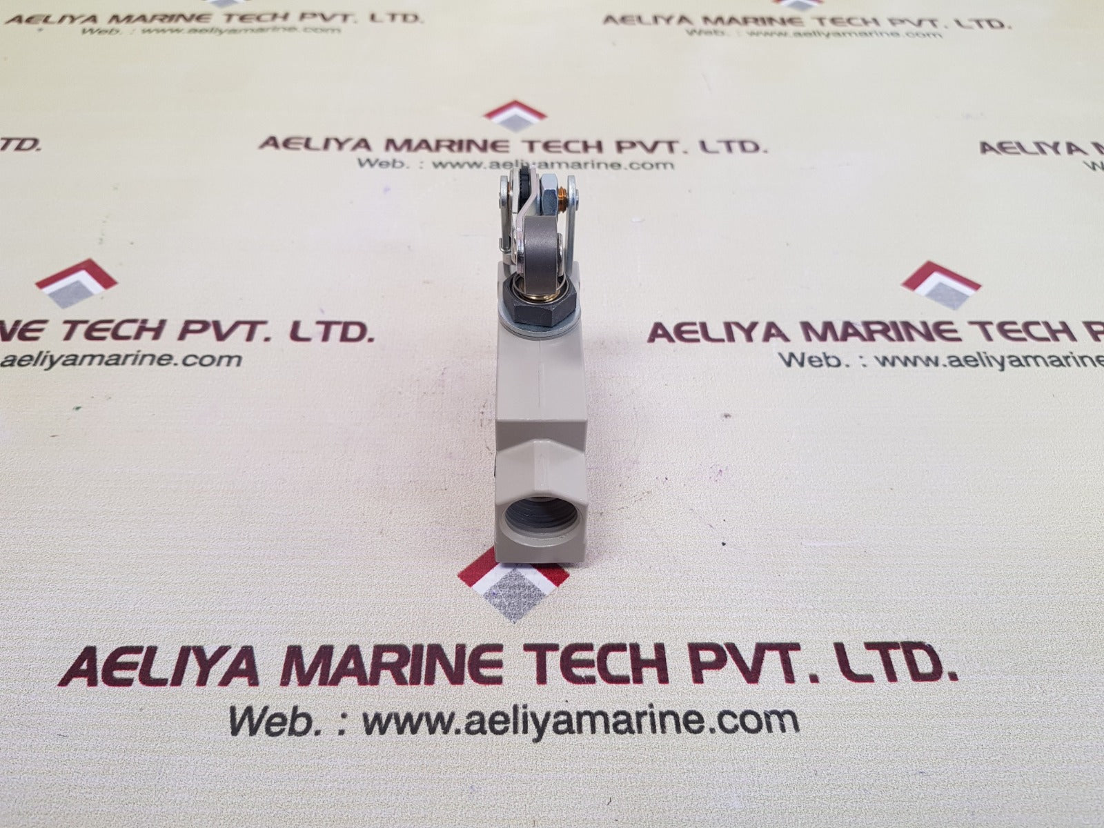 Omron ze-0a2-2 limit switch 10a 250vac
