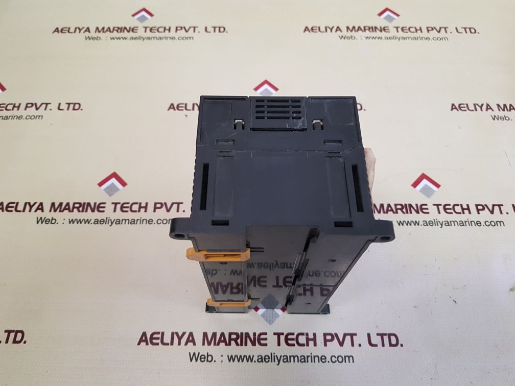 Omron cp1e-n60dr-a programmable controller