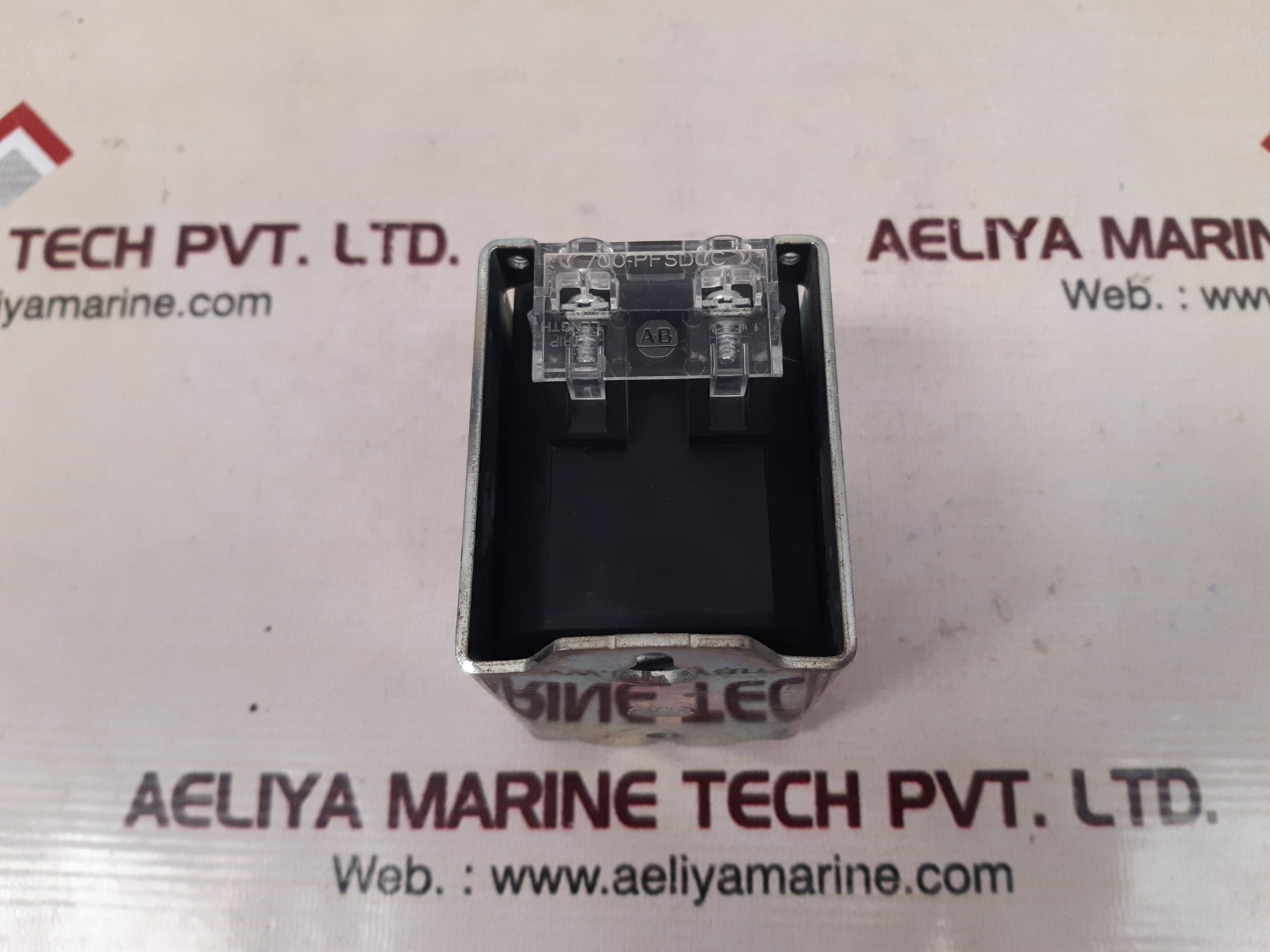 Allen-bradley 700dc-p000z24 ser.e base relay