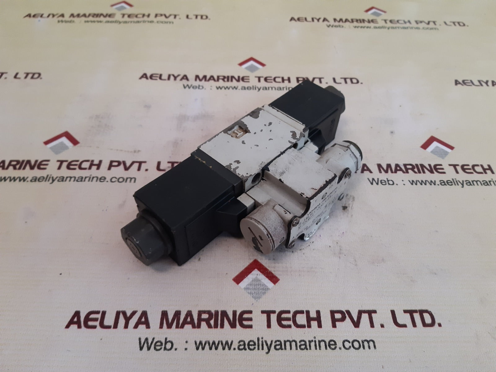 Uchida-rexroth h-4weh32j60/6aw110-00 solenoid valve