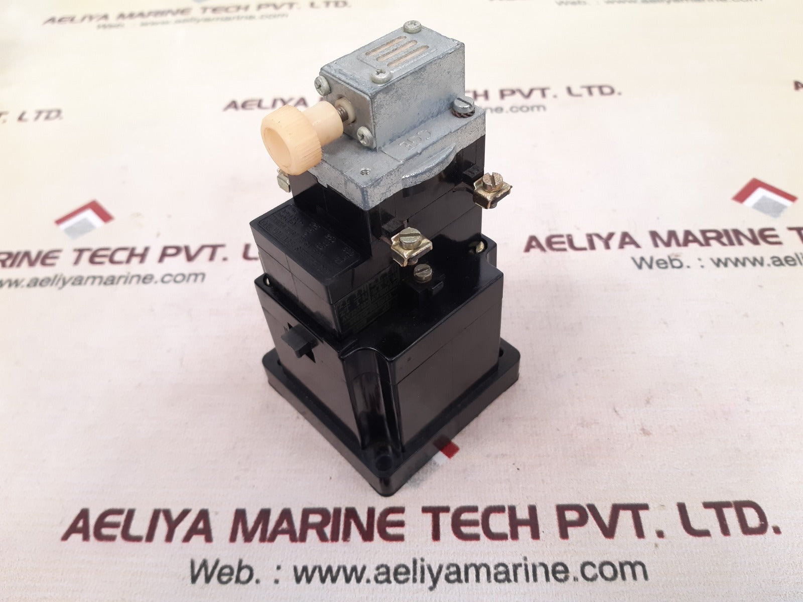 General electric 522.0 penumatic timer