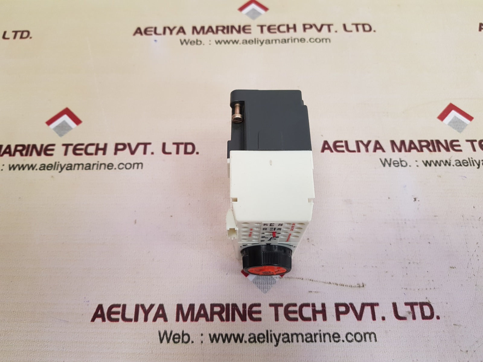 Telemecanique ca2-fr-241 relay timer
