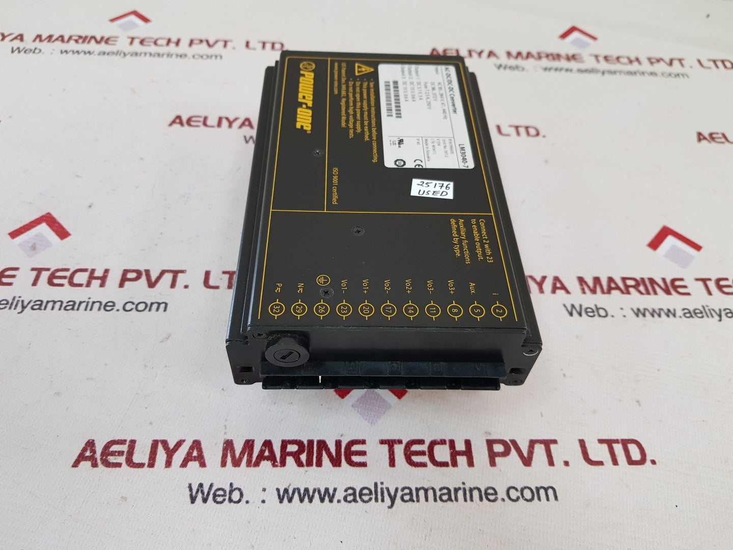 Power-one lm3040-7 ac-dc/dc-dc converter