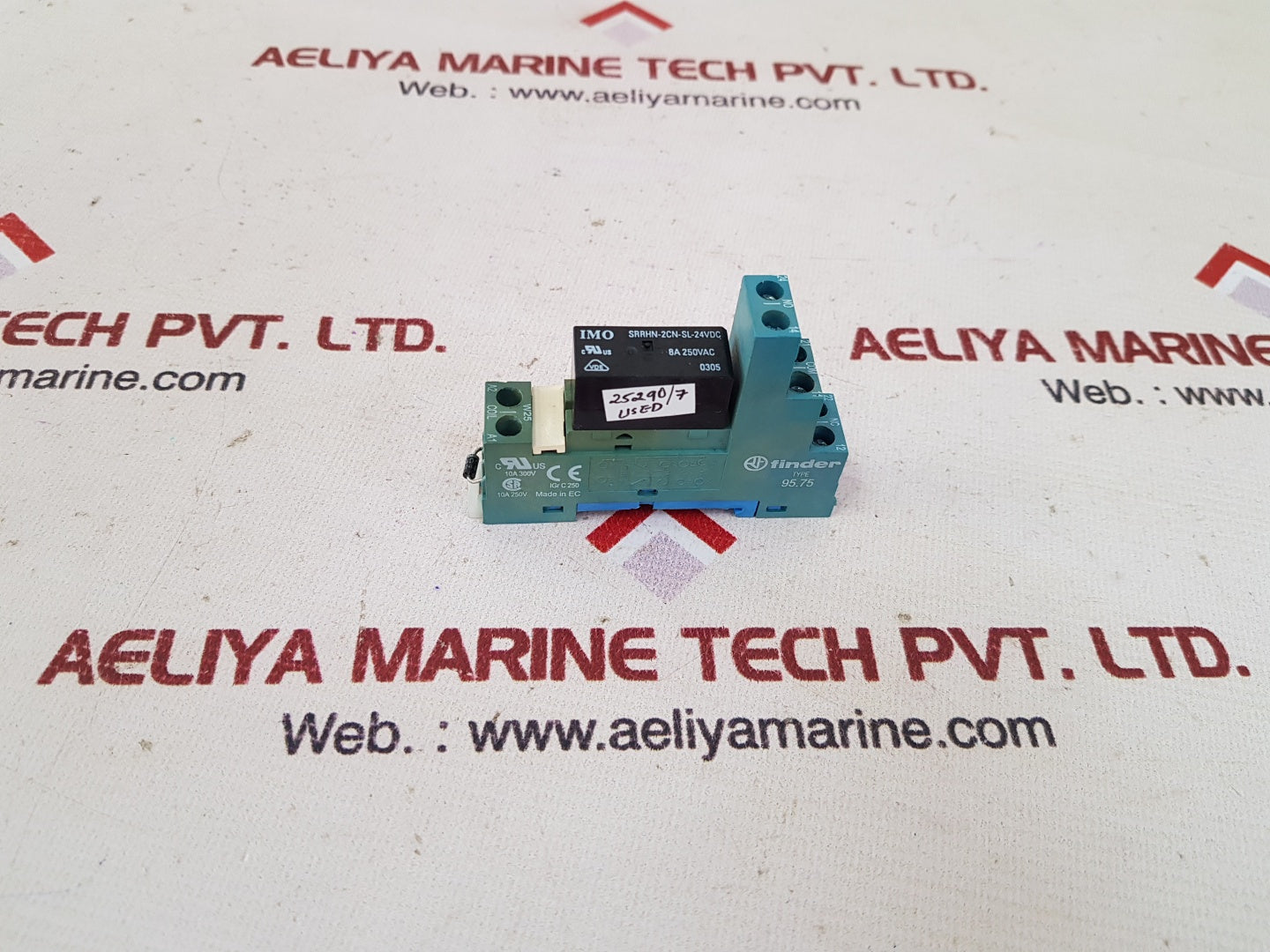 Finder 95.75 relay socket