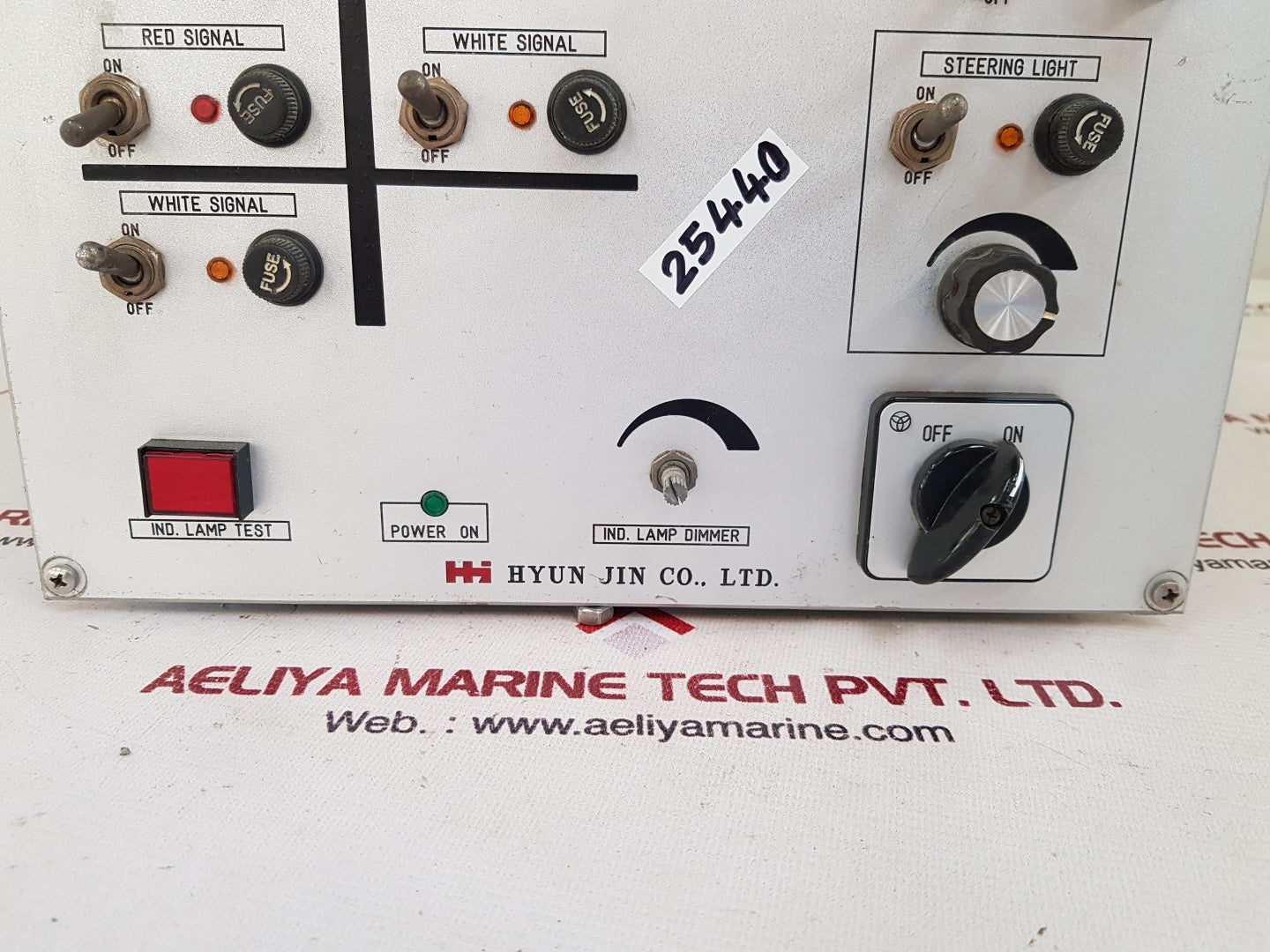 Hyun jin signal light control panel