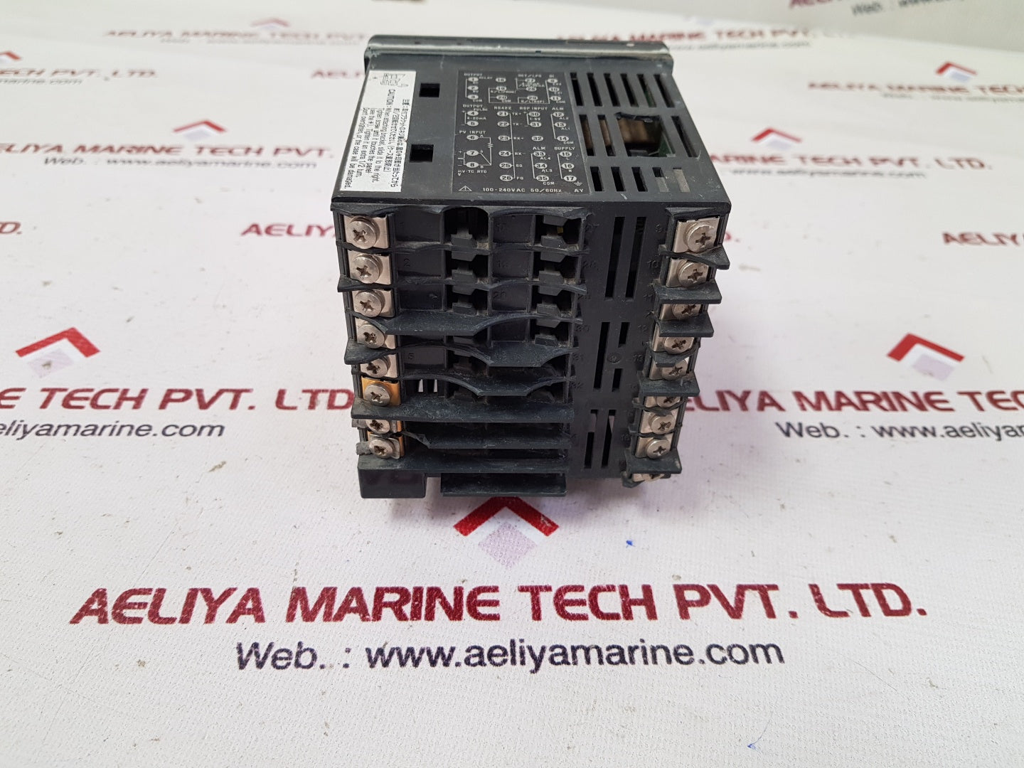 Yokogawa ut37e temperature controller 100-240vac 50/60hz(Body Damage)