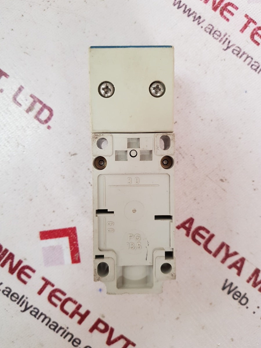 Telemecanique xs7-c40pc440 proximity switch