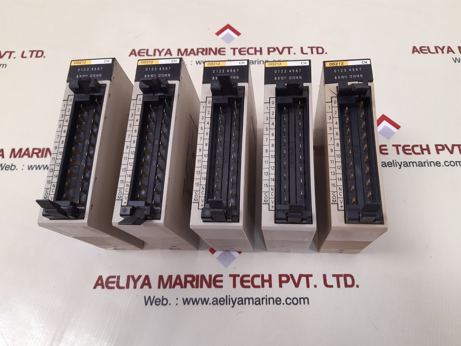 Omron c200h-od212 output unit 4.8a/unit 0.3a/point