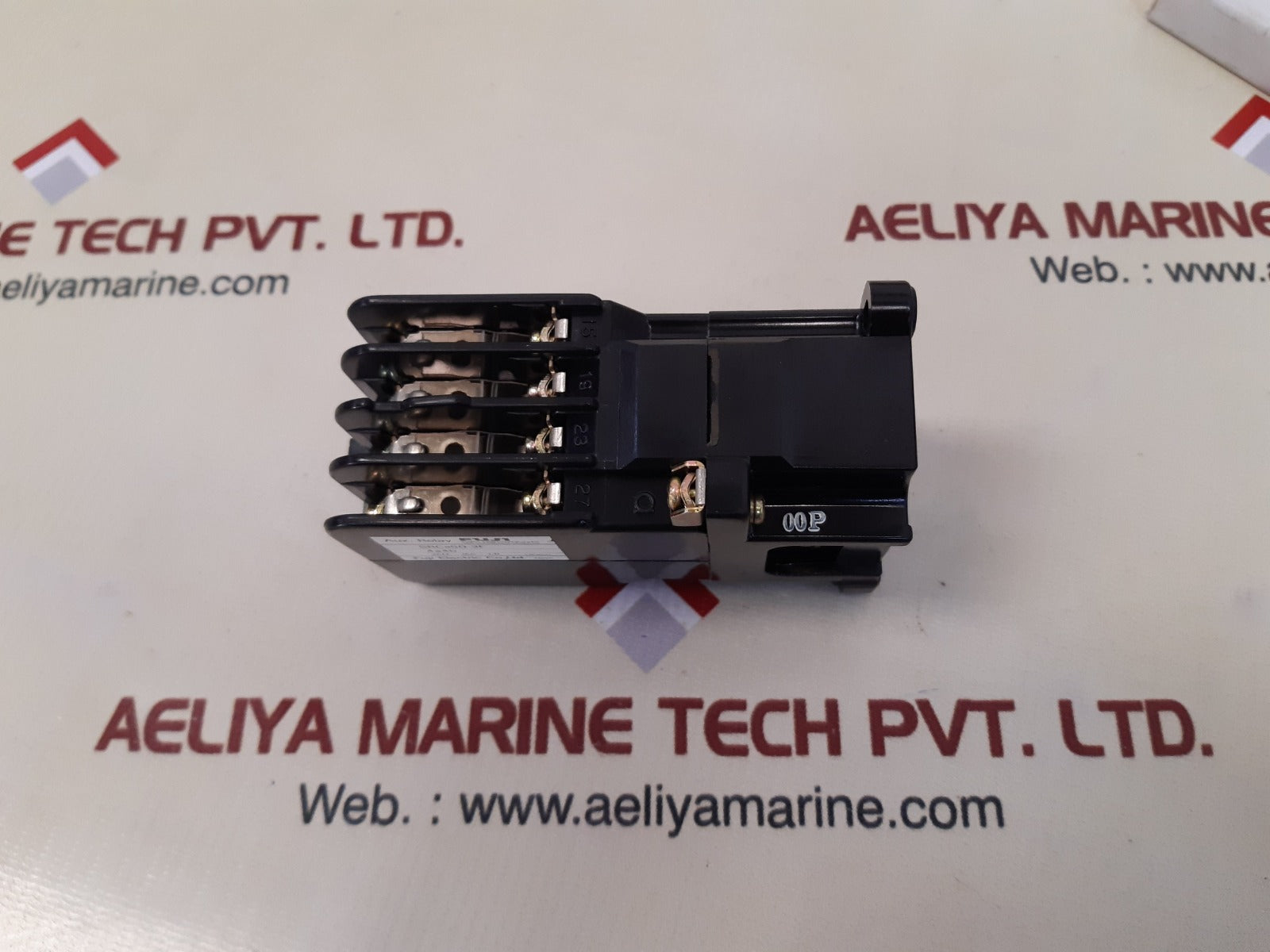 Fuji electric srca50-3f auxiliary relay contactor new