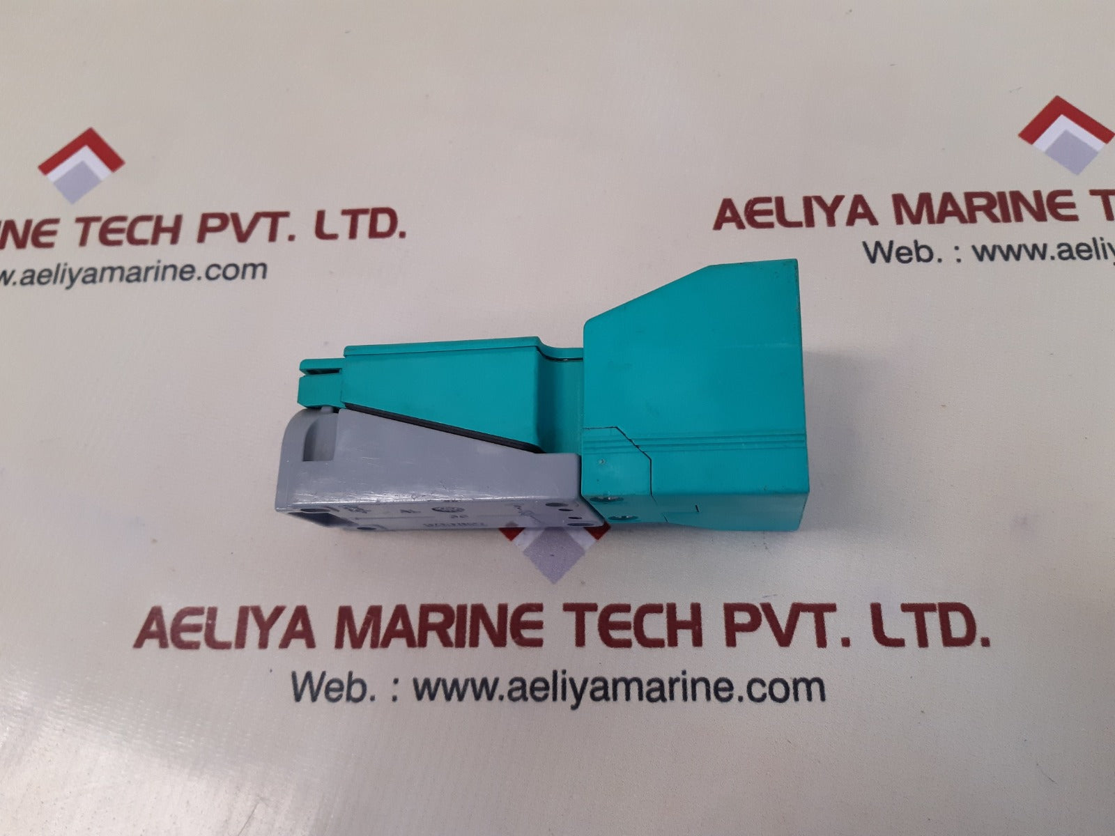 Pepperl+fuchs ncn40+u4+n0 proximity sensor 85986