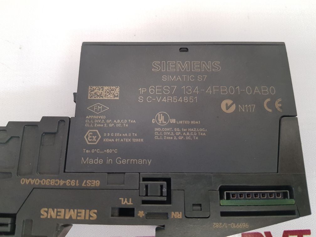 Siemens 6es7 134-4fb01-0ab0 input module with 6es7 193-4cb30-0aa0 base