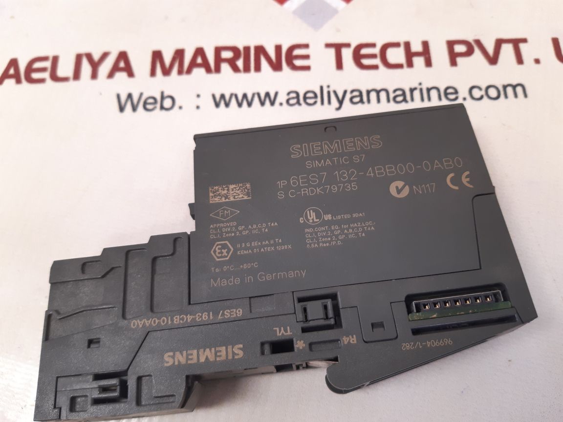 Siemens 6es7 132-4bb00-0ab0 output module with 6es7 193-4cb10-0aa0