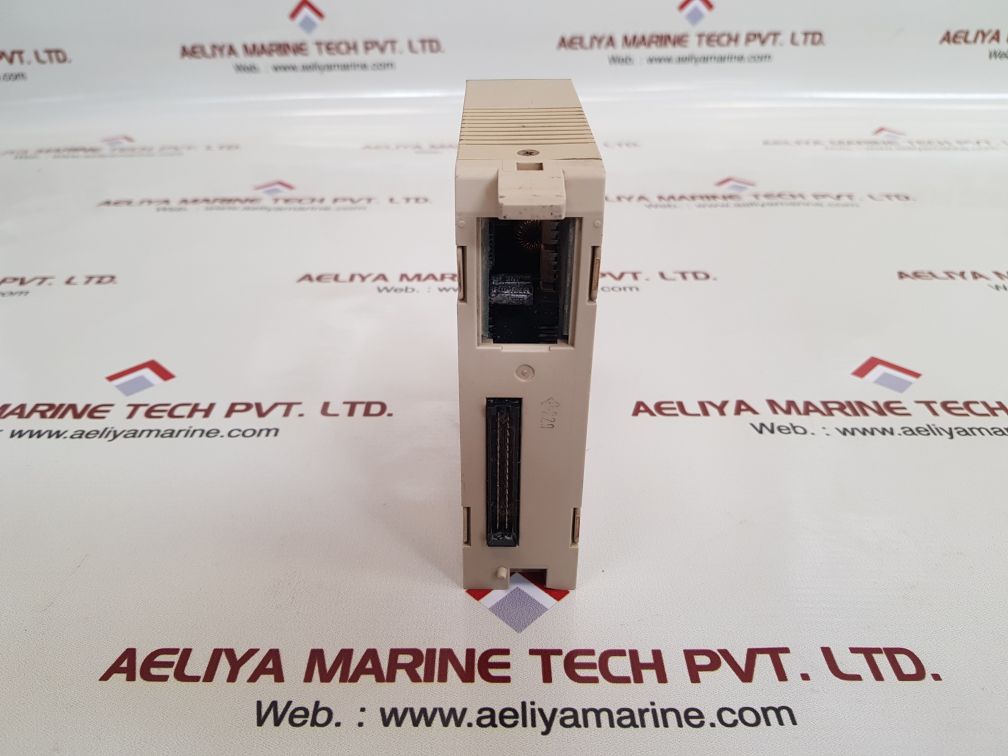 Omron c200h-da002 d/a unit Used