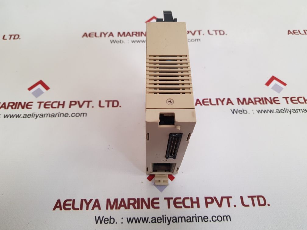 Omron c200h-da002 d/a unit Used