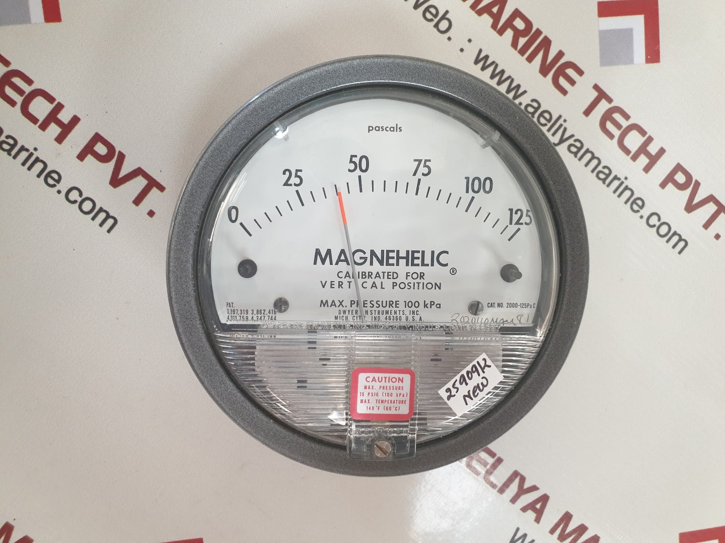 Dwyer 2000-125pa magnehelic differential pressure gauge