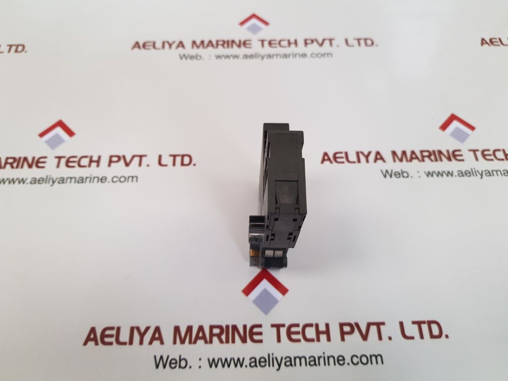 Siemens 6es7 132-4hb00-0ab0 output module with 6es7 193-4ca20-0aa0