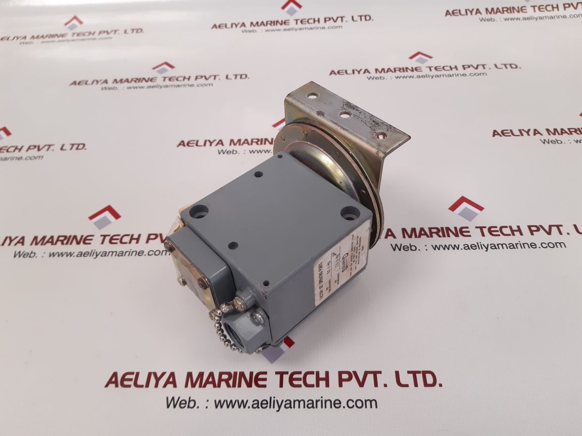 Square d class 9016 gaw-1 series c vacuum switch