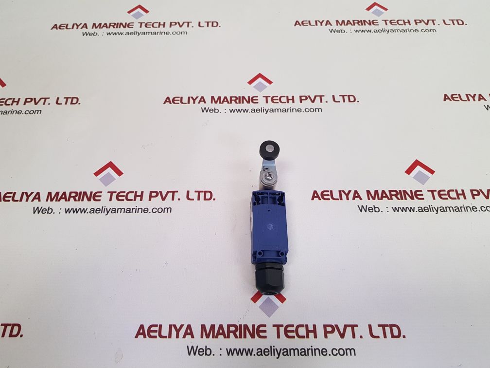 Telemecanique/schneider zcp21 limit switch + zcy18 roller lever