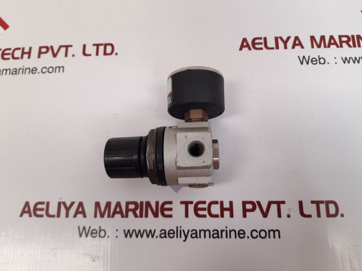 Smc ear111-f01 pressure regulator with gauge