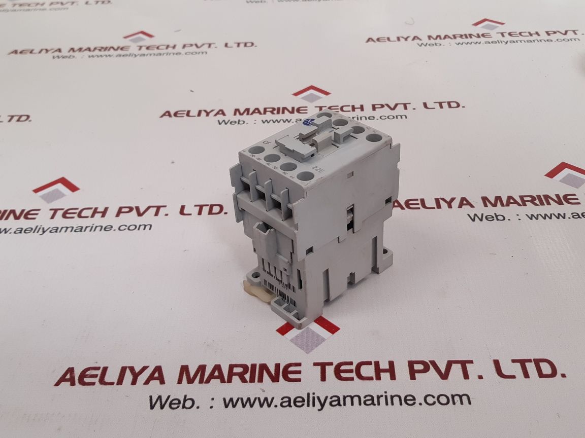 Allen-bradley 700-cf220* ser.A control relay Used