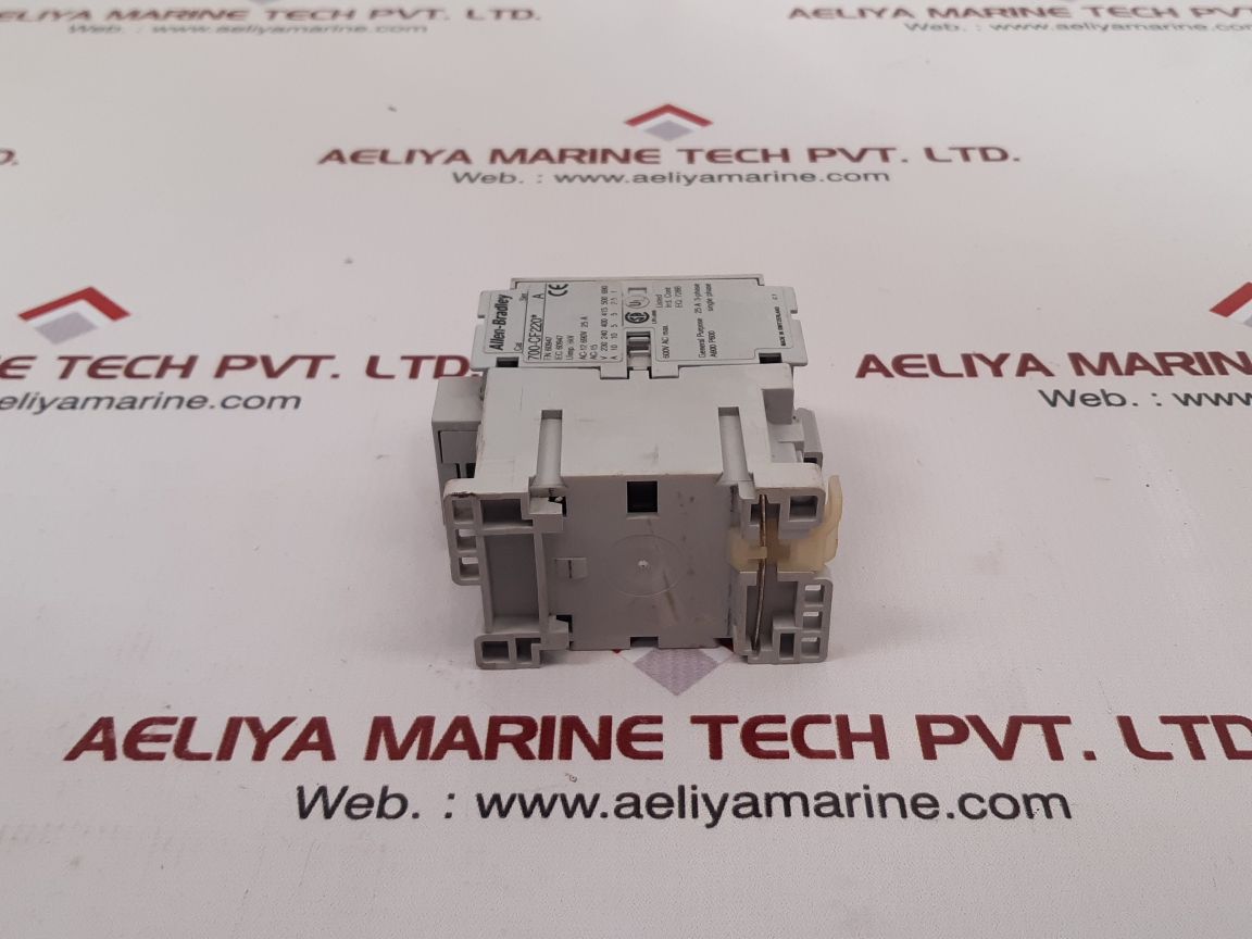 Allen-bradley 700-cf220* ser.A control relay Used
