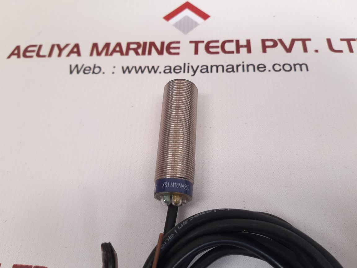 Telemecanique xs1m18ma250 proximity switch sensor