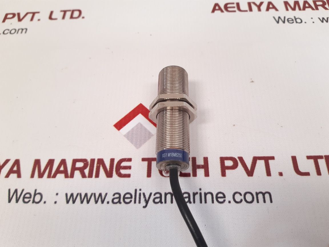 Telemecanique xs1m18mb250 proximity switch