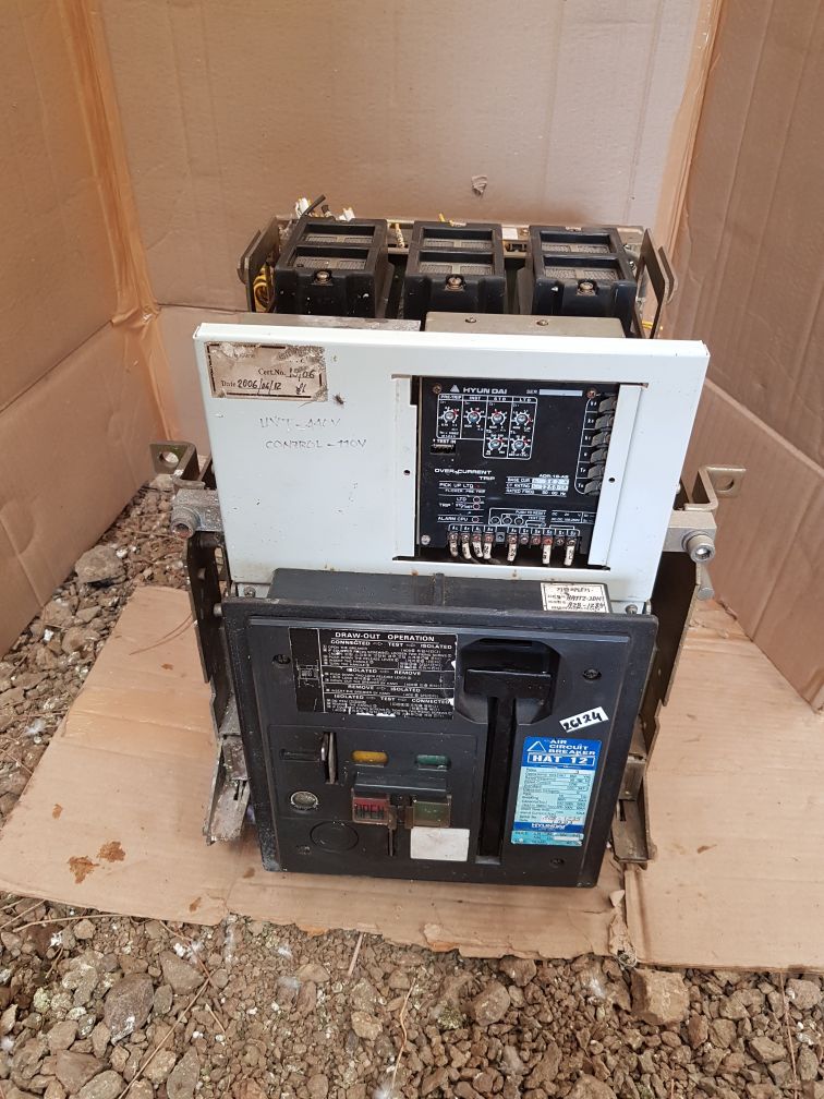Hyundai hat 12 air circuit breaker