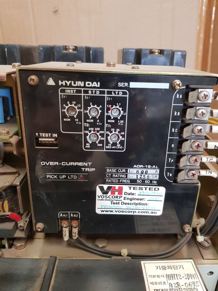 Hyundai hat 12 3-pole air circuit breaker