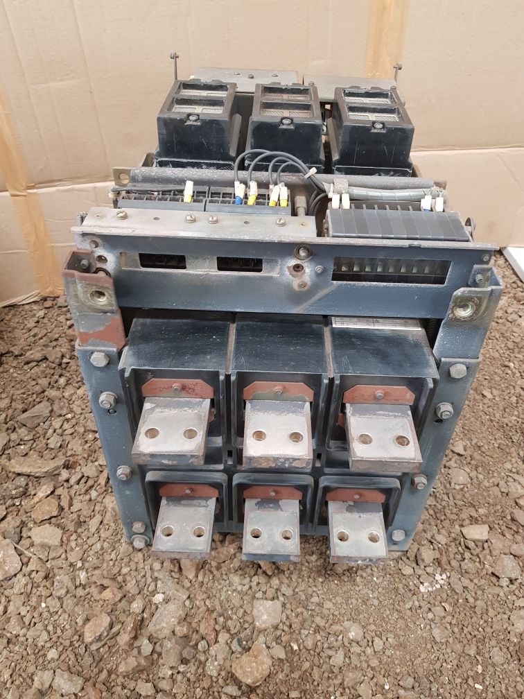 Hyundai hat 16 3-pole air circuit breaker
