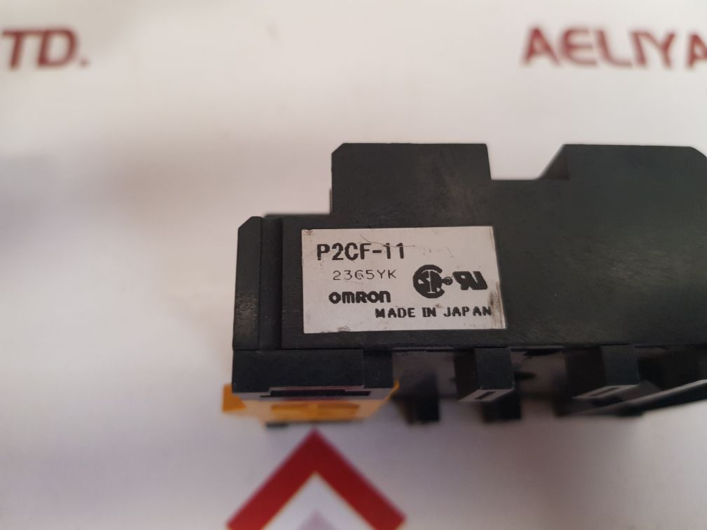Omron p2cf-11 relay socket 10a250vac
