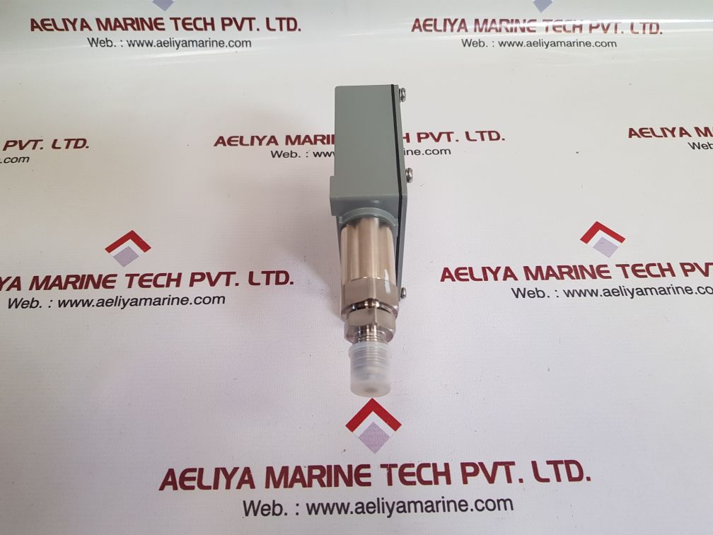 Trafag 8202.25.2210 pressure transmitter