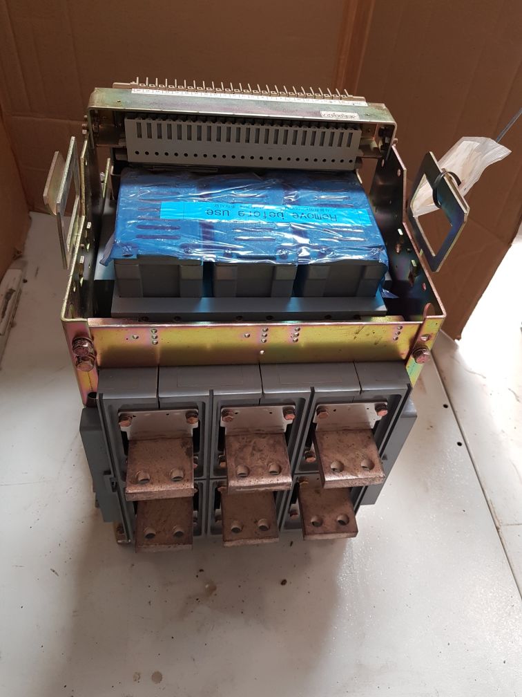 Hyundai hian12 air circuit breaker